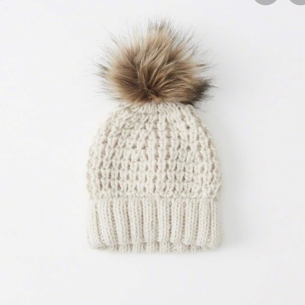 POM BEANIE NWT!  Knit, beige w/ faux fur
